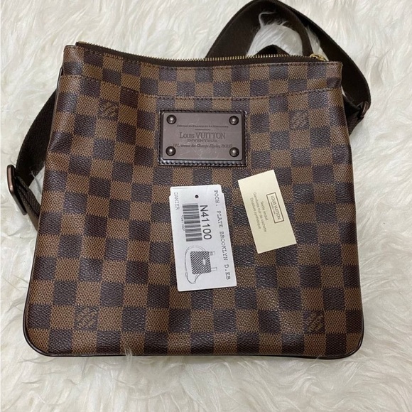 Louis Vuitton 
2010 Brooklyn Pochette Plate shoulder bag - Picture 1 of 10